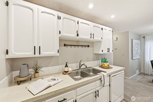 24705 12th Avenue S, Des Moines, WA 98198