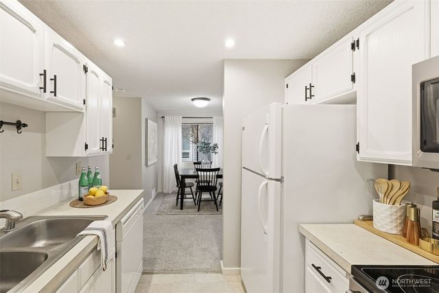 24705 12th Avenue S, Des Moines, WA 98198