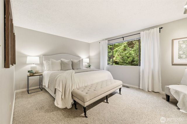 24705 12th Avenue S, Des Moines, WA 98198