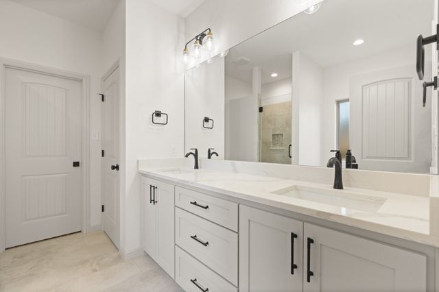 1707 Lakeway Drive, Cleburne, TX 76033