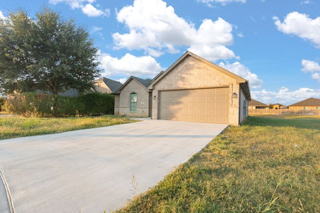 1707 Lakeway Drive, Cleburne, TX 76033