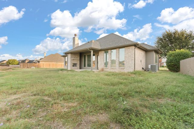 1707 Lakeway Drive, Cleburne, TX 76033