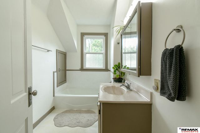 1825 Ryons Street, Lincoln, NE 68502