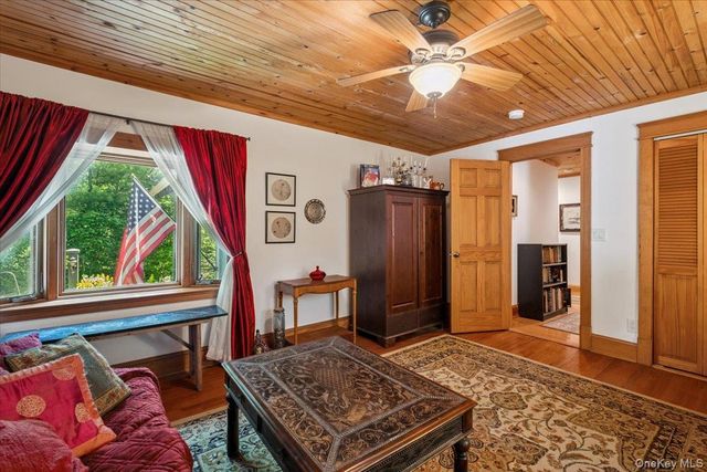 342 Lake Shore Road, Putnam Valley, NY 10579