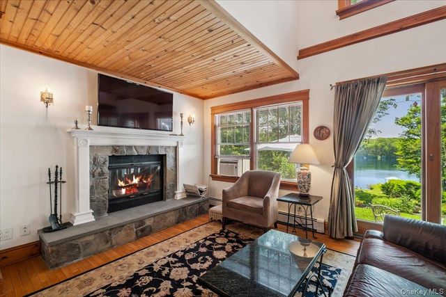 342 Lake Shore Road, Putnam Valley, NY 10579