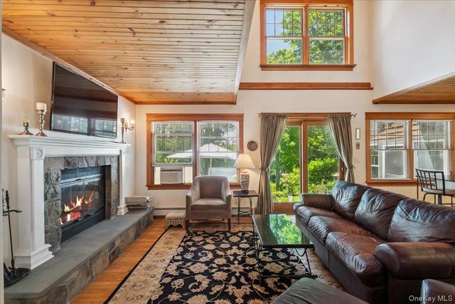 342 Lake Shore Road, Putnam Valley, NY 10579