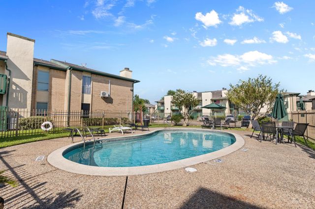 1516 Bay Area Boulevard F9, Houston, TX 77058