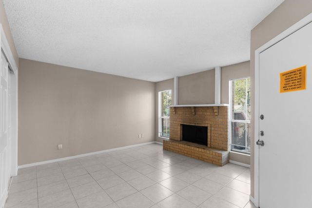 1516 Bay Area Boulevard F9, Houston, TX 77058