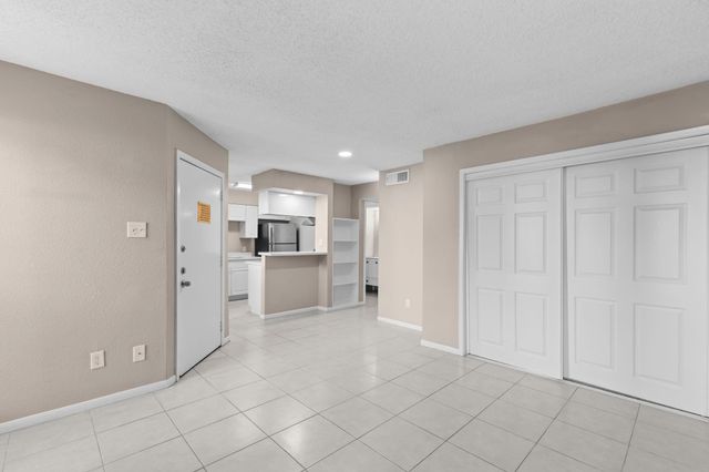 1516 Bay Area Boulevard F9, Houston, TX 77058