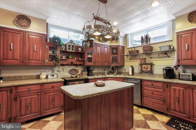 1177 WALKER RD, Chambersburg, PA 17202