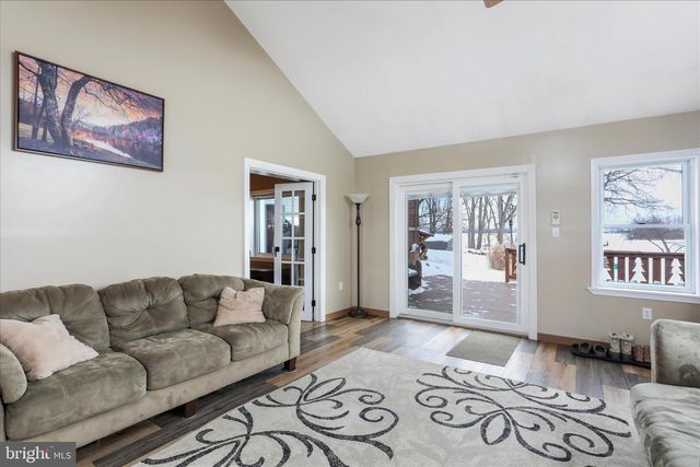 1177 WALKER RD, Chambersburg, PA 17202