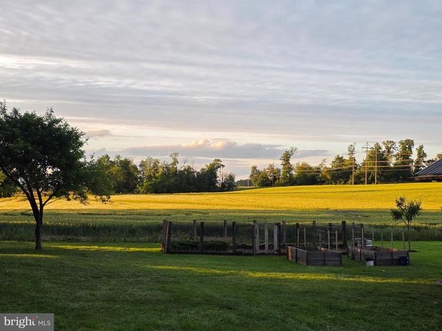 1177 WALKER RD, Chambersburg, PA 17202