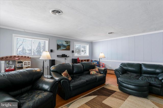 1177 WALKER RD, Chambersburg, PA 17202