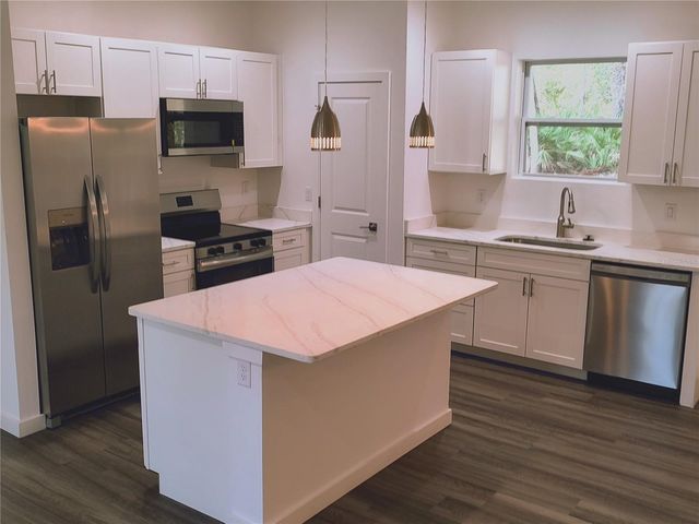 1556 9TH AVENUE, Deland, FL 32724