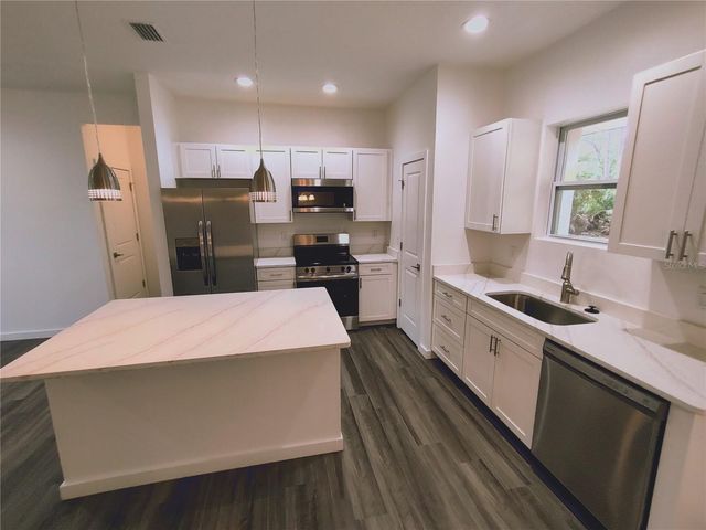 1556 9TH AVENUE, Deland, FL 32724