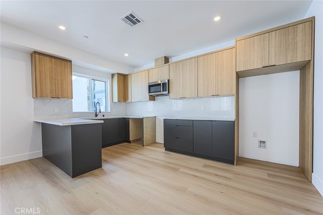 1237 N Orange Drive B, Los Angeles, CA 90038