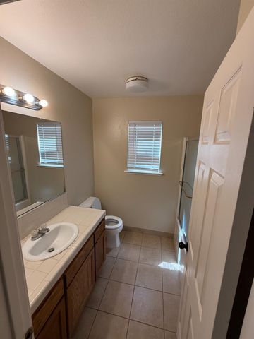 4702 W Mesa Avenue, Fresno, CA 93722