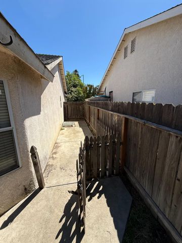 4702 W Mesa Avenue, Fresno, CA 93722