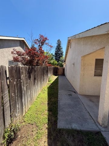 4702 W Mesa Avenue, Fresno, CA 93722