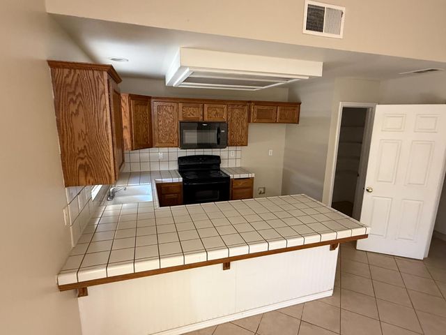 4702 W Mesa Avenue, Fresno, CA 93722