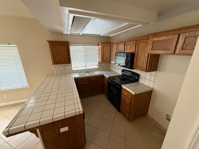 4702 W Mesa Avenue, Fresno, CA 93722