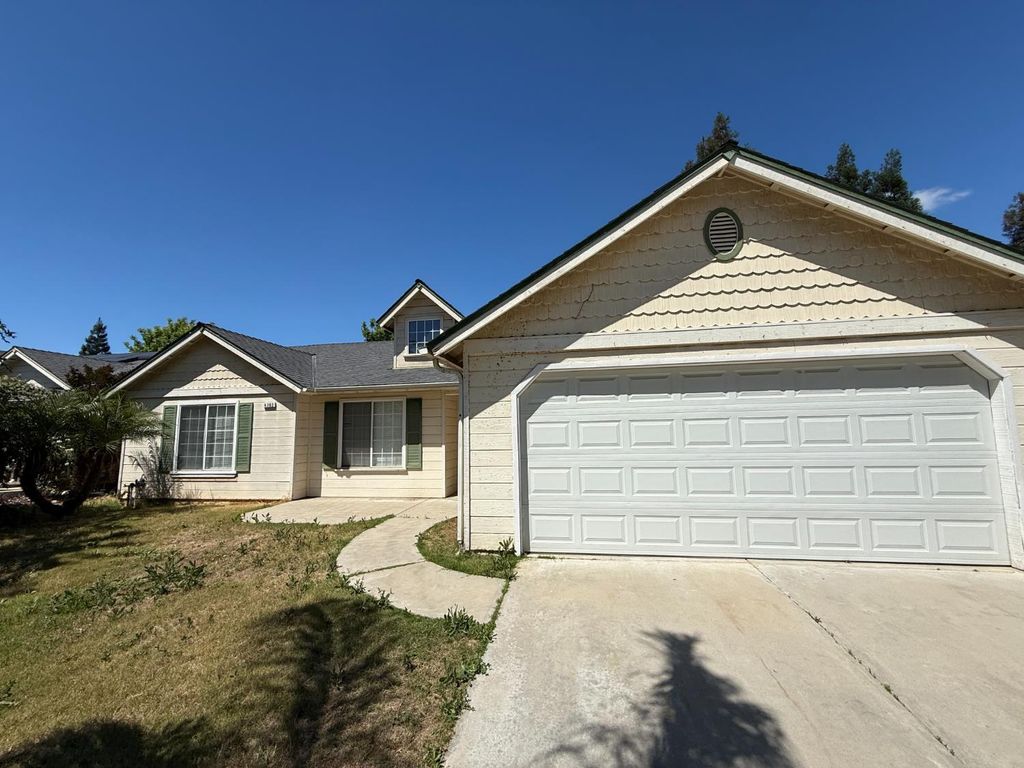Image 1 of property listing at 4702 W Mesa Avenue, Fresno, CA 93722