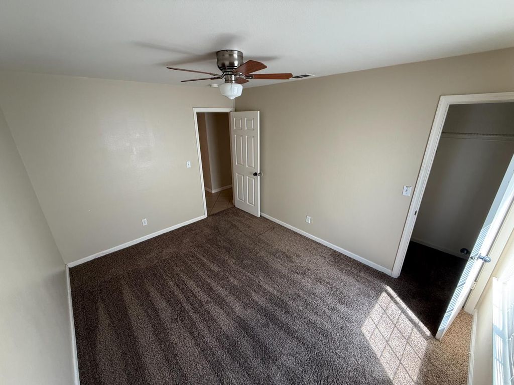 Image 13 of property listing at 4702 W Mesa Avenue, Fresno, CA 93722