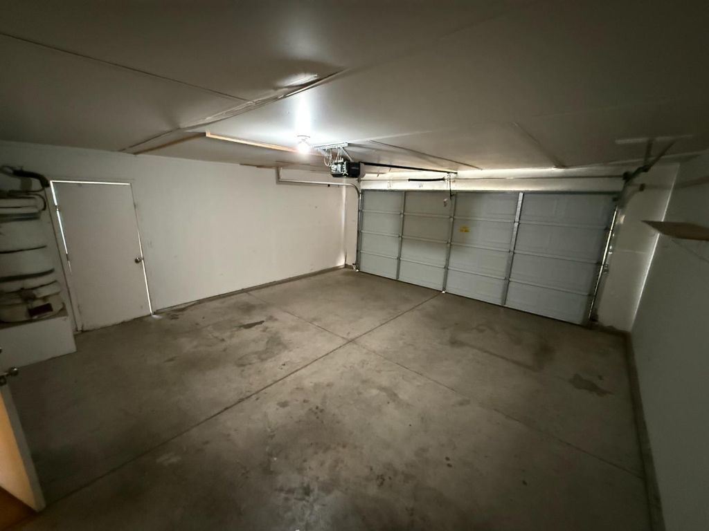 Image 20 of property listing at 4702 W Mesa Avenue, Fresno, CA 93722