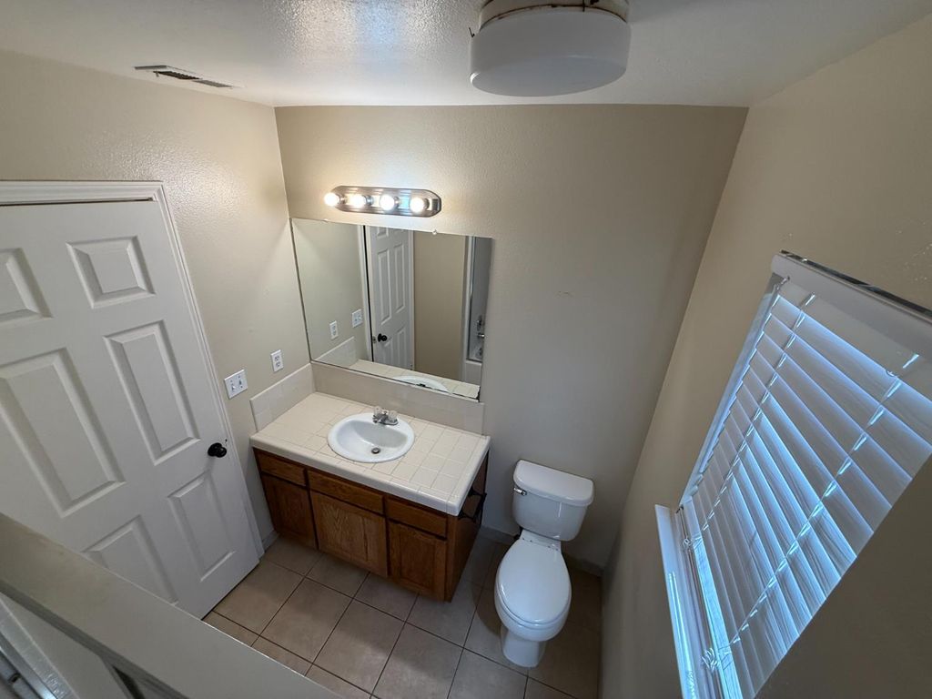 Image 22 of property listing at 4702 W Mesa Avenue, Fresno, CA 93722