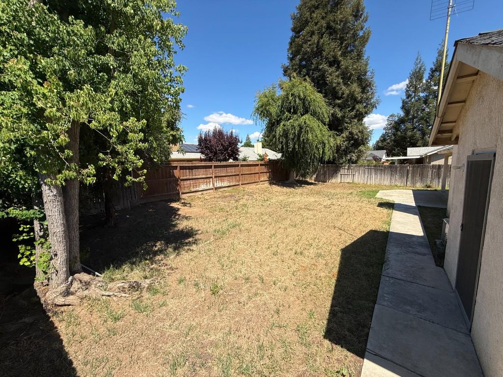 Image 26 of property listing at 4702 W Mesa Avenue, Fresno, CA 93722