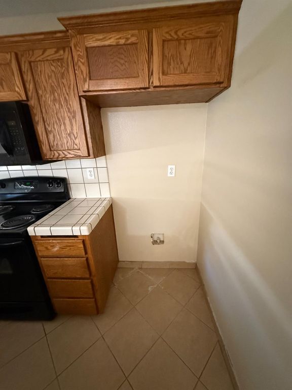 Image 6 of property listing at 4702 W Mesa Avenue, Fresno, CA 93722