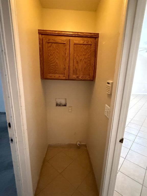 Image 7 of property listing at 4702 W Mesa Avenue, Fresno, CA 93722
