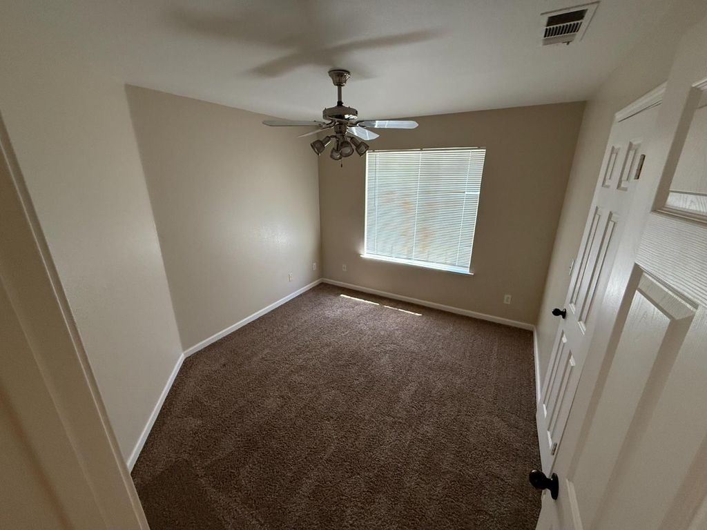 Image 8 of property listing at 4702 W Mesa Avenue, Fresno, CA 93722