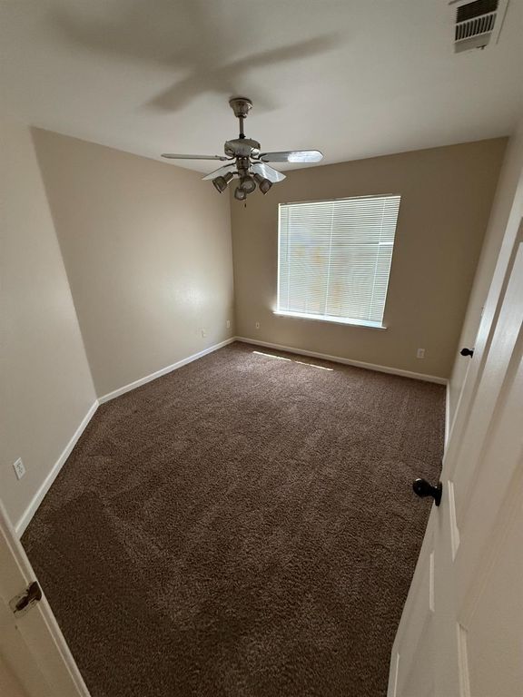 Image 9 of property listing at 4702 W Mesa Avenue, Fresno, CA 93722