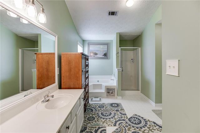 558 Bellingham Drive, Sugar Hill, GA 30518