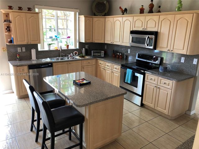 15364 SW 32nd Ter, Miami, FL 33185