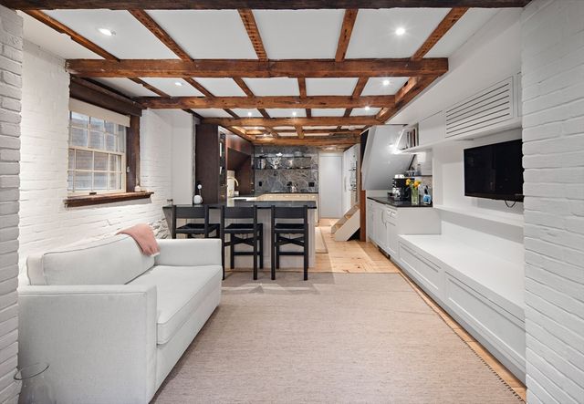 25 Harvard Sq, Boston, MA 02129