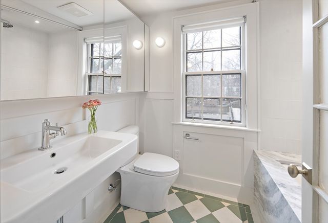 25 Harvard Sq, Boston, MA 02129