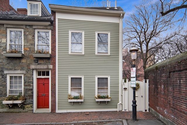 25 Harvard Sq, Boston, MA 02129