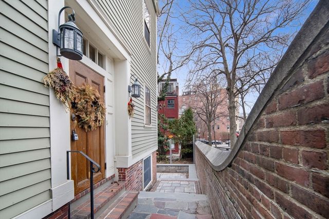 25 Harvard Sq, Boston, MA 02129