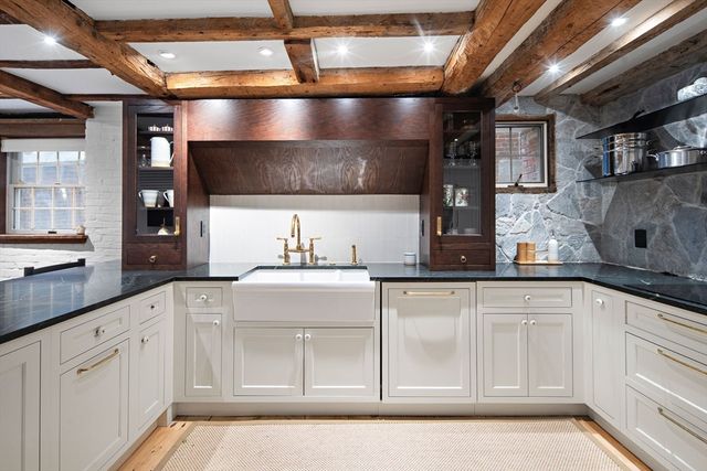 25 Harvard Sq, Boston, MA 02129