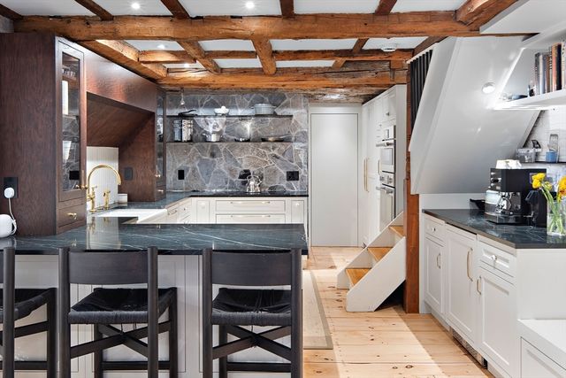 25 Harvard Sq, Boston, MA 02129