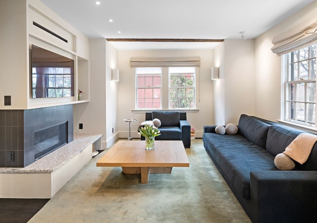 25 Harvard Sq, Boston, MA 02129