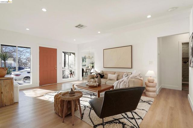 2151 Santa Rita St, Oakland, CA 94601