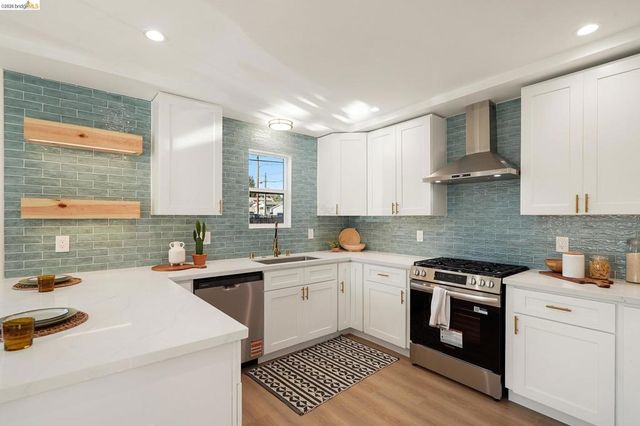 2151 Santa Rita St, Oakland, CA 94601