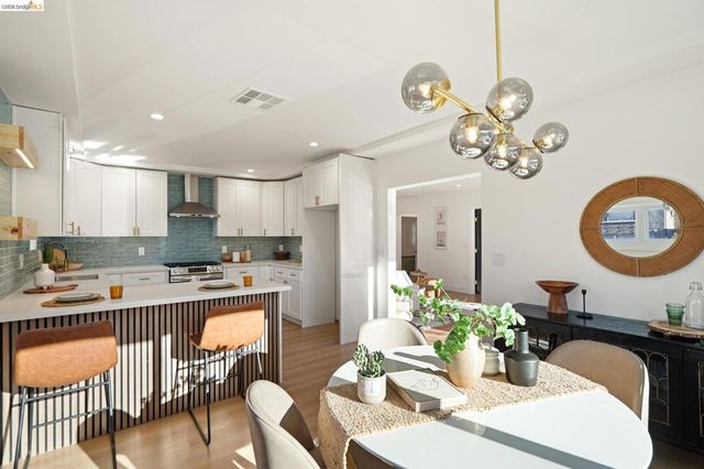 2151 Santa Rita St, Oakland, CA 94601