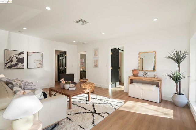 2151 Santa Rita St, Oakland, CA 94601