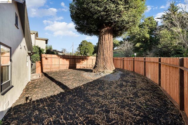 2151 Santa Rita St, Oakland, CA 94601
