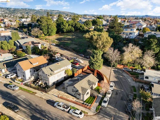 2151 Santa Rita St, Oakland, CA 94601