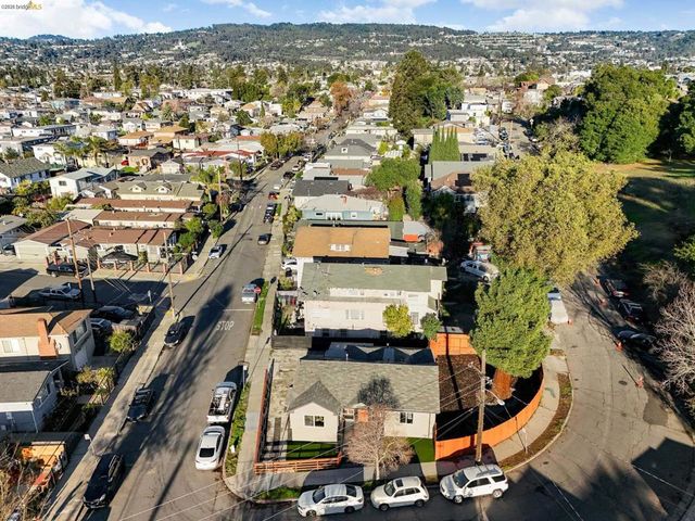 2151 Santa Rita St, Oakland, CA 94601